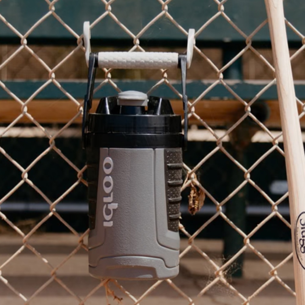 NWOT- Igloo PROformance 1 quart water jug